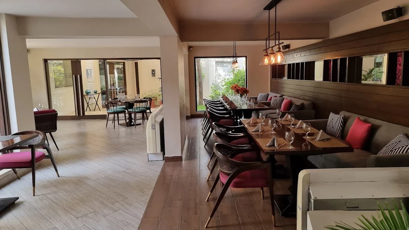 Fuchsia Kitchen - Main Entrance & Ambiance