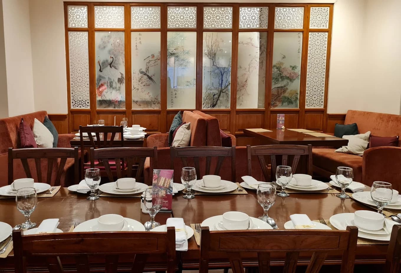 Yum Chinese & Thai - Main Entrance & Ambiance